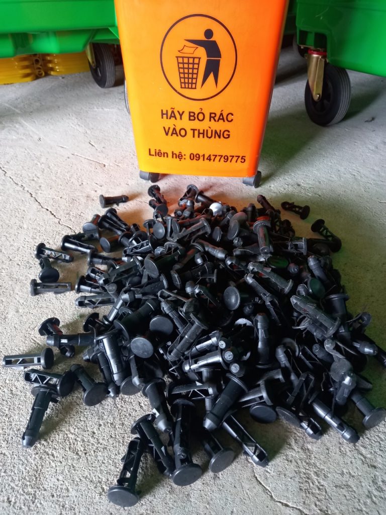 Chốt nắp cho thùng rác bị rớt nắp, thùng rác rác 120 lít, 240 lít bị rớt nắp 
